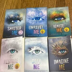 Shatter me series by Tahereh Mafi